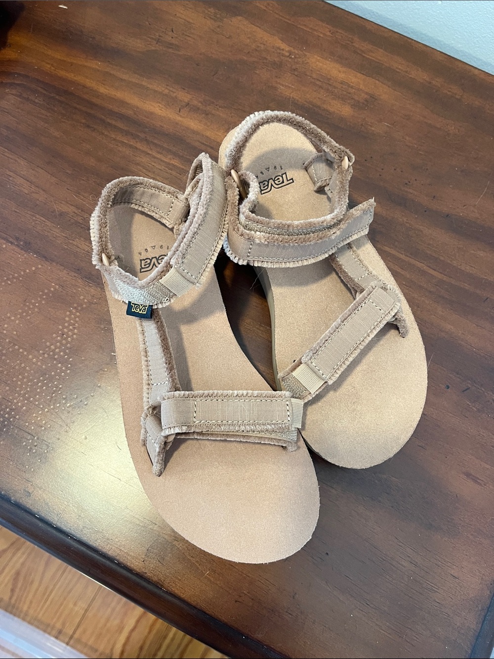 Tevas - Picture 2 of 3